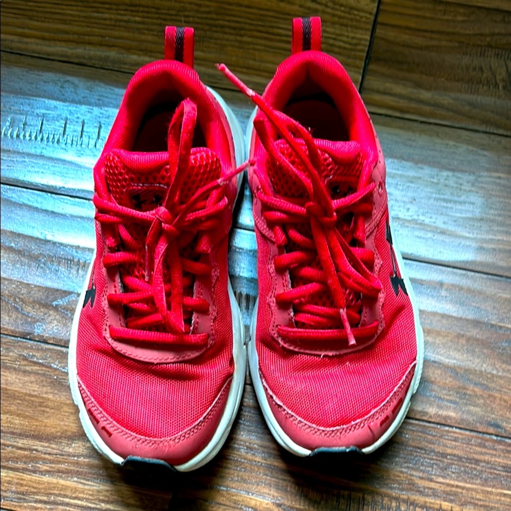 Under Armour Red Sneakers Lightweight Breathable Design